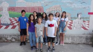 foto di gruppo - I ragazzi della Scuola Italiana di Atene prima della partenza
