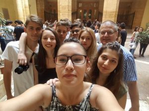 Edizione 2017 – selfie di gruppo nell’atrio del Teatro Pirandello
