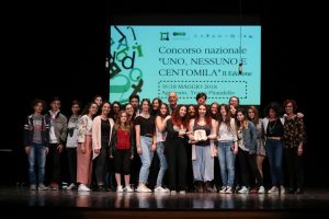 Liceo Maurolico in rete con Ites Jaci di Messina - 2° premio rappresentazione - consegna il premio il prof.Renato Corosu del MIUR