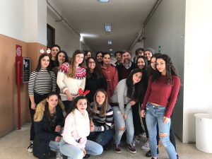 Gli studenti di Palestrina con il coordinatore di classe Lavinio del Monaco, docente di latino e greco 
